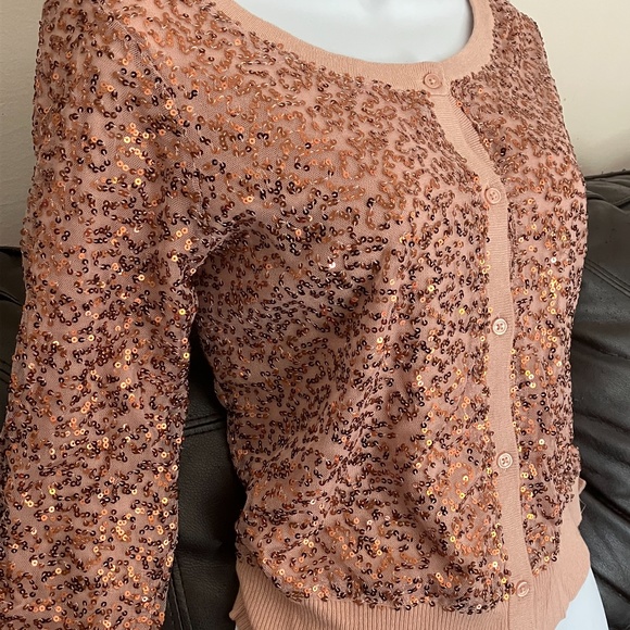 AMERICAN EAGLE OUTFITTERS - Sequin Button Down Cardigan Sweater (Rose Gold) - Picture 2 of 8